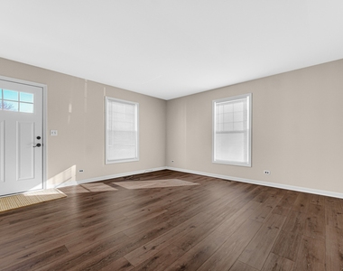 315 Farmingdale Circle - Photo Thumbnail 6