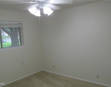 404 Tanglewood Dr - Photo Thumbnail 8