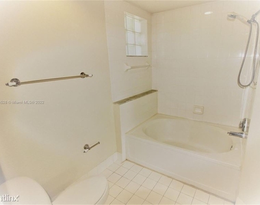 3255 Ne 184th St 12409 - Photo Thumbnail 13