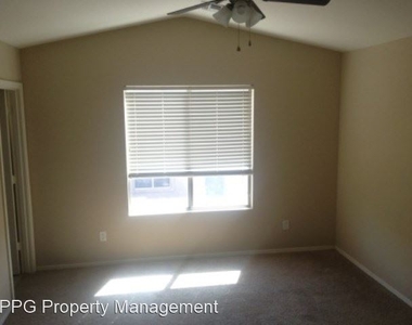 12923 W Peppertree Ln - Photo Thumbnail 6