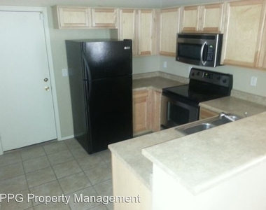 12923 W Peppertree Ln - Photo Thumbnail 3