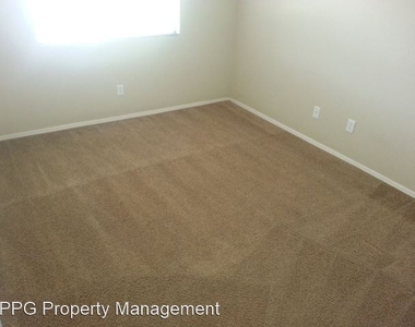 12923 W Peppertree Ln - Photo Thumbnail 9