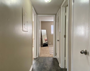 101 - 604 Pinson Place - Photo Thumbnail 5