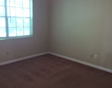 1415 Christine Ave Apt#19 - Photo Thumbnail 4