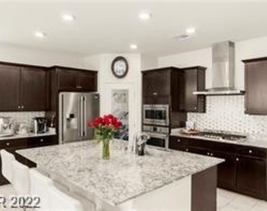 4211 Diya Avenue - Photo Thumbnail 8