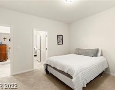 4211 Diya Avenue - Photo Thumbnail 35