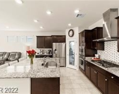 4211 Diya Avenue - Photo Thumbnail 7