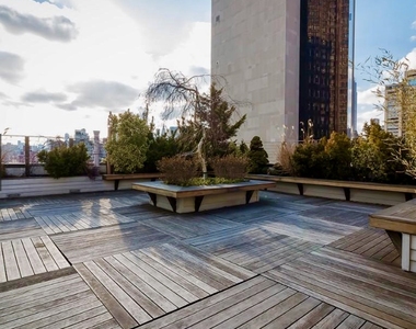 301 East 38th Street - Photo Thumbnail 4