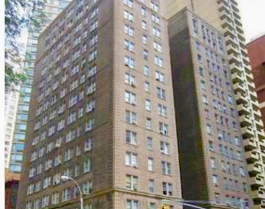 301 East 38th Street - Photo Thumbnail 2