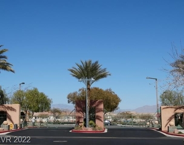 608 Blue Yucca Street - Photo Thumbnail 3