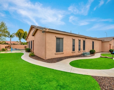 10226 E Laguna Azul Avenue - Photo Thumbnail 16