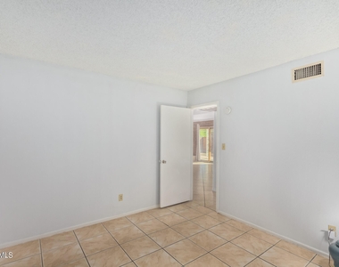 2801 E Sweetwater Avenue - Photo Thumbnail 28