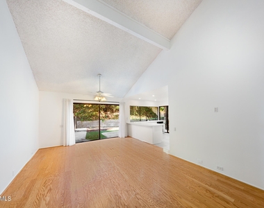 2946 E Sierra Drive - Photo Thumbnail 8