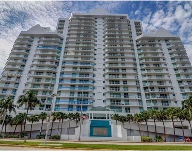 5900 Collins Ave - Photo Thumbnail 13