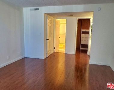 10535 Wilshire Blvd - Photo Thumbnail 22