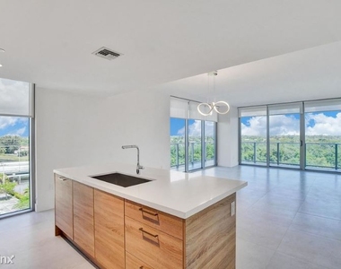 16385 Biscayne Boulevard 801 801 - Photo Thumbnail 1