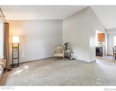 11485 R W 105th Way - Photo Thumbnail 2