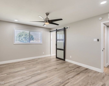 4820 W Hayward Avenue Unit - Photo Thumbnail 6