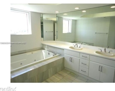 16425 Collins Ave Apt 718 - Photo Thumbnail 5