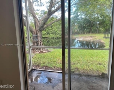 601 Cypress Lake Blvd - Photo Thumbnail 6