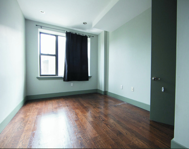 508 Seneca Avenue - Photo Thumbnail 2