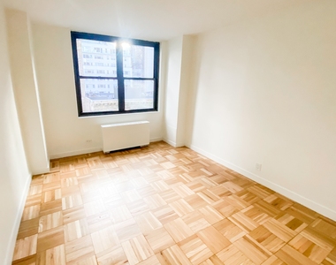 333 East 49th Street - Photo Thumbnail 5