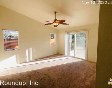 9829 Baranello Way - Photo Thumbnail 14