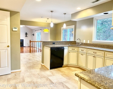 515 Norcross Way - Photo Thumbnail 3