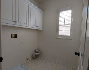 3939 E. Bethany Way - Photo Thumbnail 14