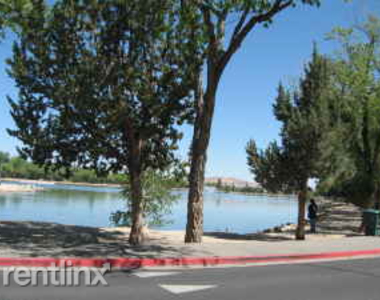 2955 Lakeside Dr 112 - Photo Thumbnail 12