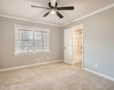 6900 Wade Road Unit - Photo Thumbnail 4