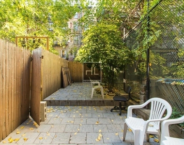 East 7 Street - Photo Thumbnail 5