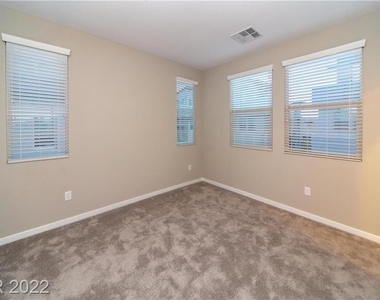 11290 Kraft Mountain Avenue - Photo Thumbnail 6