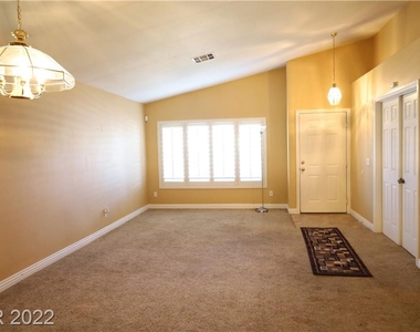 2901 Jeffery Pines Street - Photo Thumbnail 2