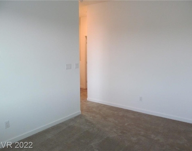 5730 Sky Pointe Drive - Photo Thumbnail 20