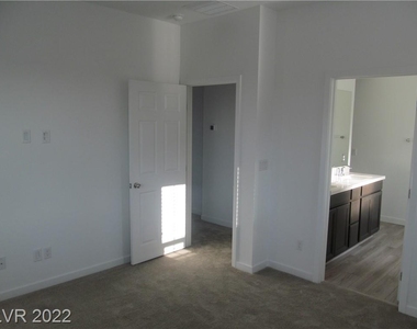 5730 Sky Pointe Drive - Photo Thumbnail 15