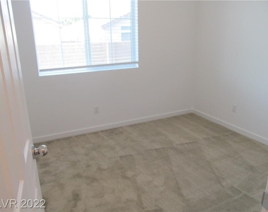 5730 Sky Pointe Drive - Photo Thumbnail 7