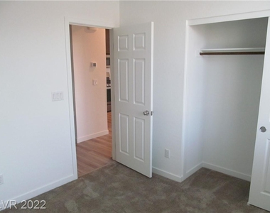 5730 Sky Pointe Drive - Photo Thumbnail 18