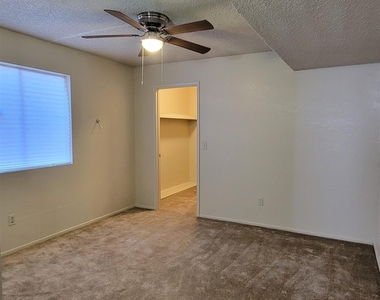 1101 N Arbor Circle - Photo Thumbnail 17