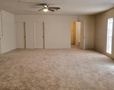 1101 N Arbor Circle - Photo Thumbnail 26