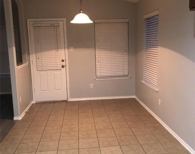 214  Foxglove Dr - Photo Thumbnail 6