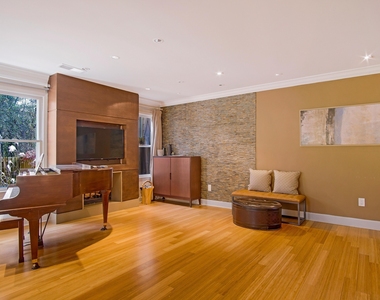 965 Lenox Hill Court - Photo Thumbnail 4