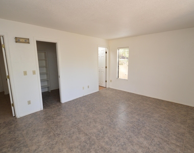 5315 E Beverly Fair Drive - Photo Thumbnail 6