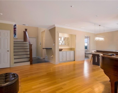 965 Lenox Hill Court - Photo Thumbnail 4