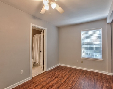 7805 N Briarcreek - Photo Thumbnail 15