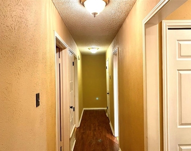 2237 Phoenix Drive - Photo Thumbnail 16