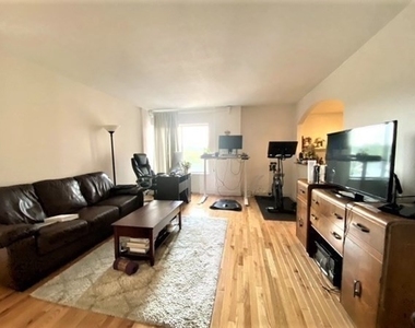 22 Chestnut Pl - Photo Thumbnail 13