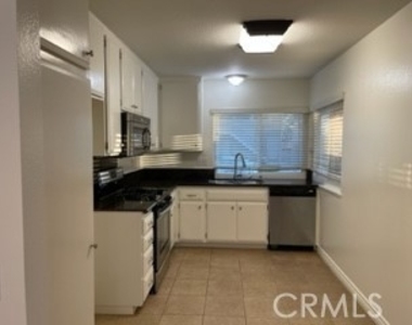 2425 Coventry Circle - Photo Thumbnail 5