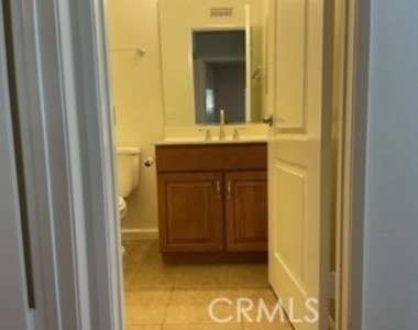 2425 Coventry Circle - Photo Thumbnail 11