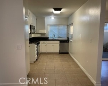 2425 Coventry Circle - Photo Thumbnail 4